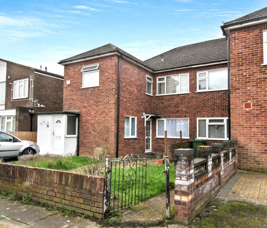 Main image of property: 8 Essex Close, Romford, Essex, RM7 8BD