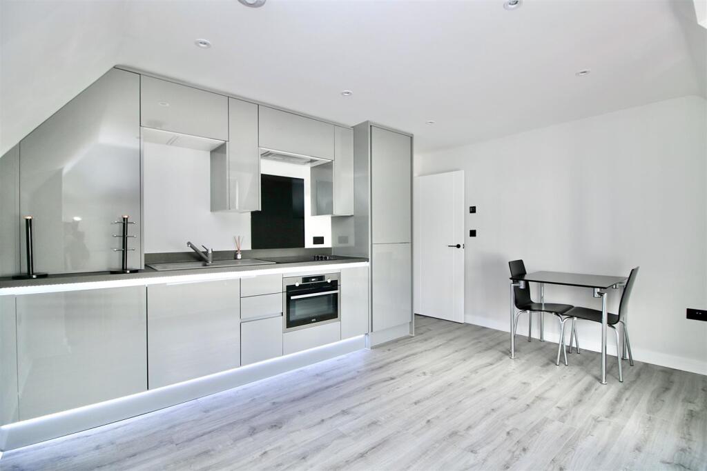 Main image of property: 4,High Street, Billericay