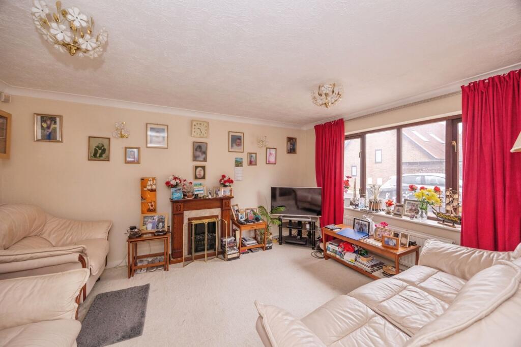 House in Havant, Hampshire - View 2