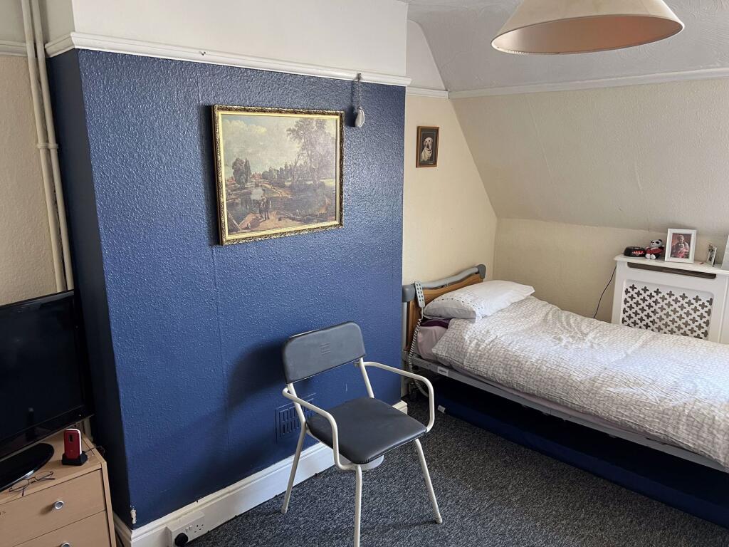Kirkley Cliff Road, Lowestoft, Suffolk, NR33 0DB - More