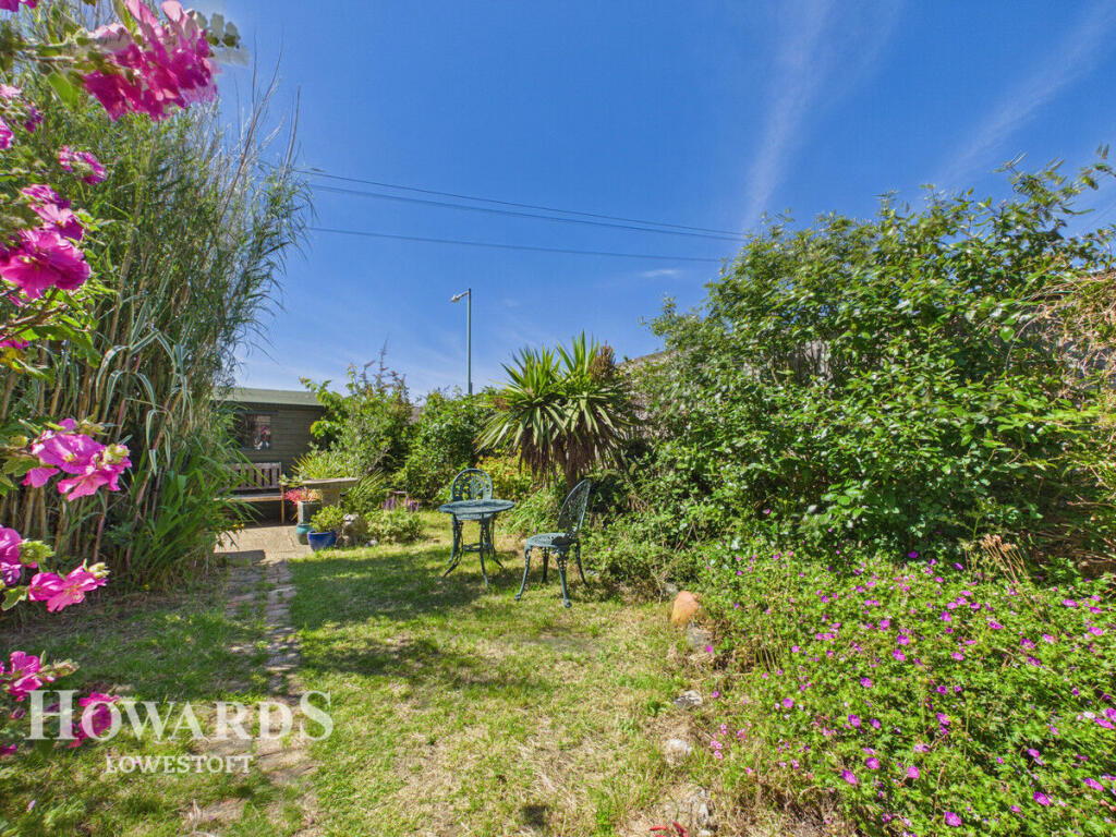 Lloyds Avenue, Kessingland photo 4