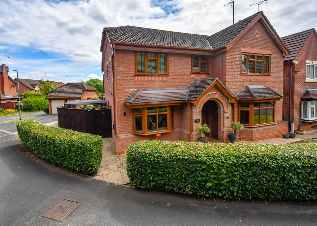 4-bed detached on Hellier Drive, Wombourne, Wolverhampton, £650,000
