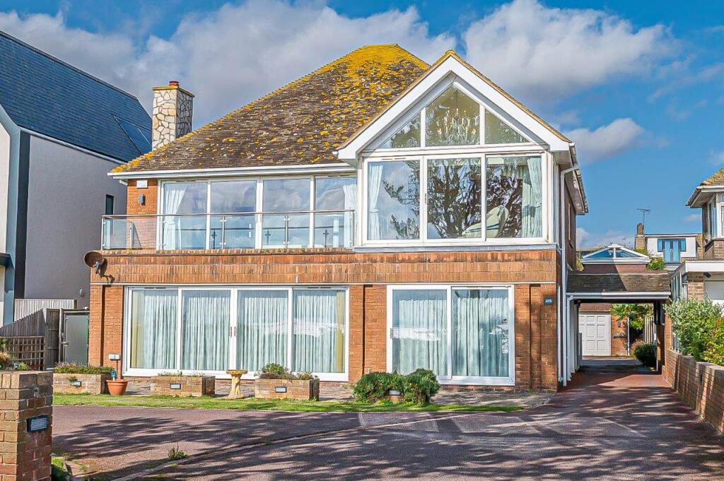 4-bed detached on Thorpe Bay Gardens, Thorpe Bay, SS1, £1,600,000