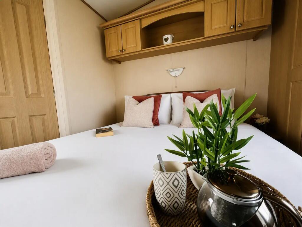 2010 ABI La Vacanza, Winchelsea Sands Holiday Park, Pett Level Road, Winchelsea, East Sussex, TN36 4NB - View 4