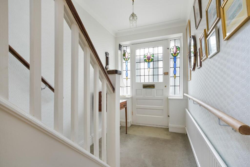 House in Sutton - More