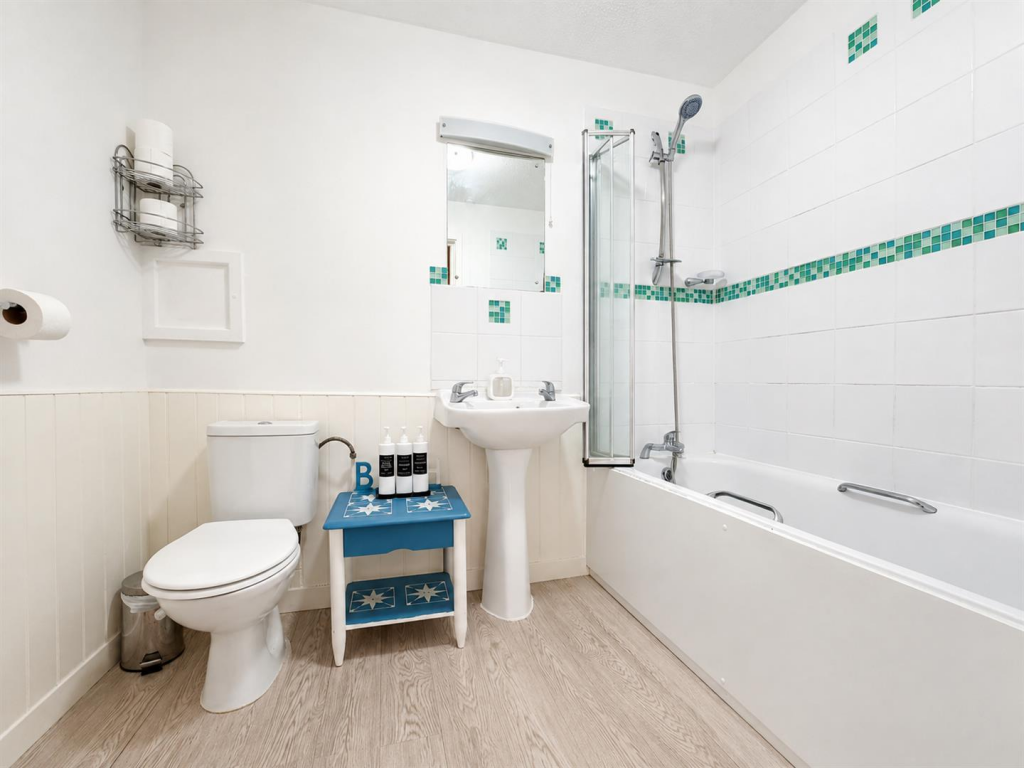 Apartment in Twickenham - View 5