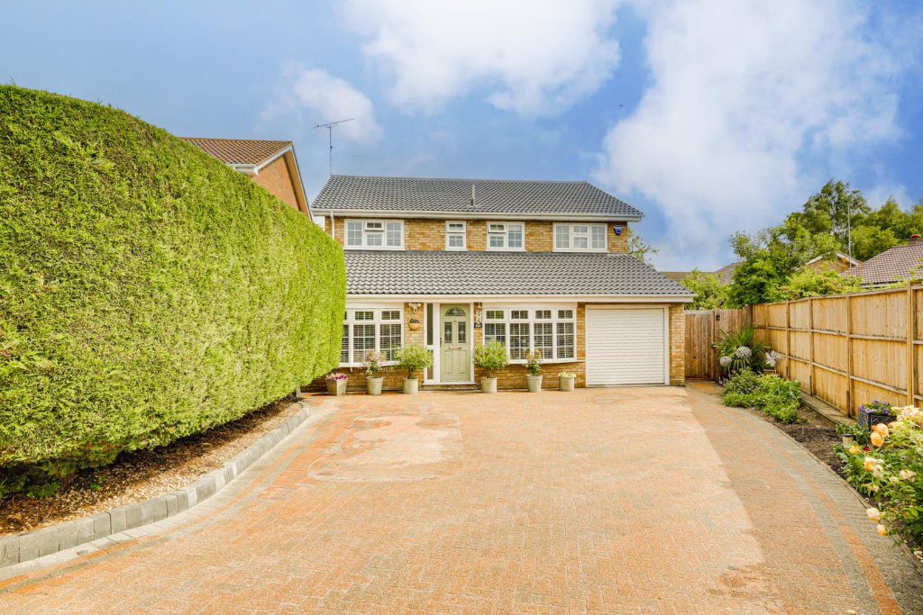 4-bed detached on Cotefield Drive, Leighton Buzzard, £700,000