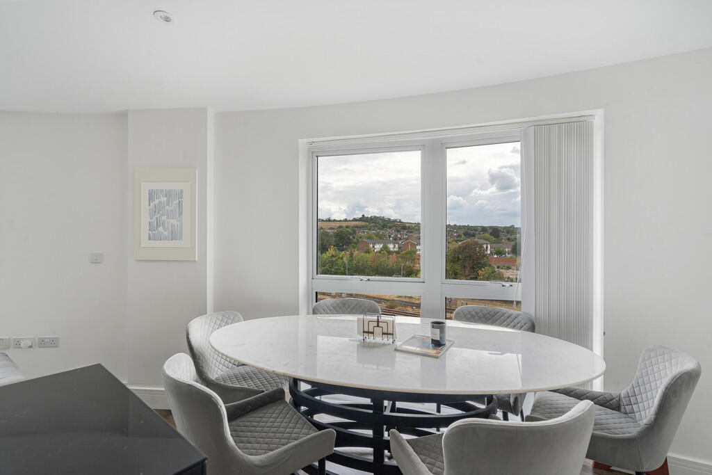 Apartment in Guildford, Surrey - View 5