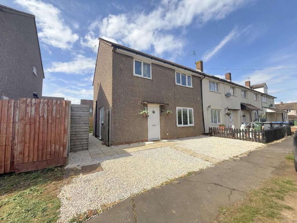 3-bed semi-detached on The Ryelands, Lawford Heath, Rugby, £240,000