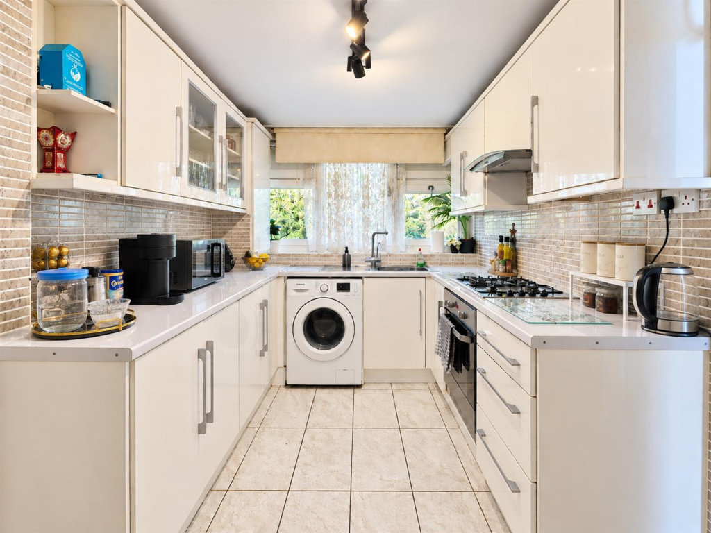 Apartment in Twickenham - View 3