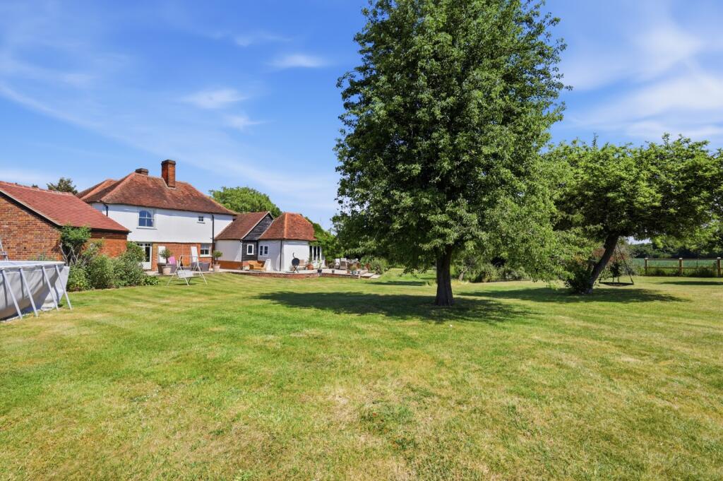 House in Brentwood, Mountnessing - More