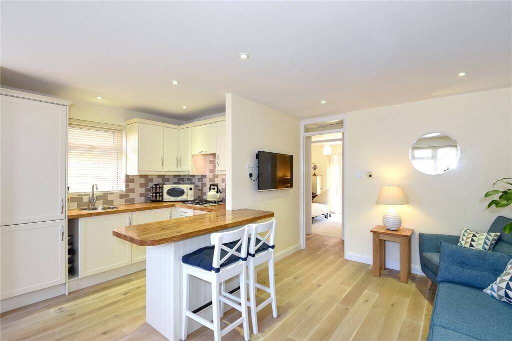 Athol Way, Hillingdon photo 2