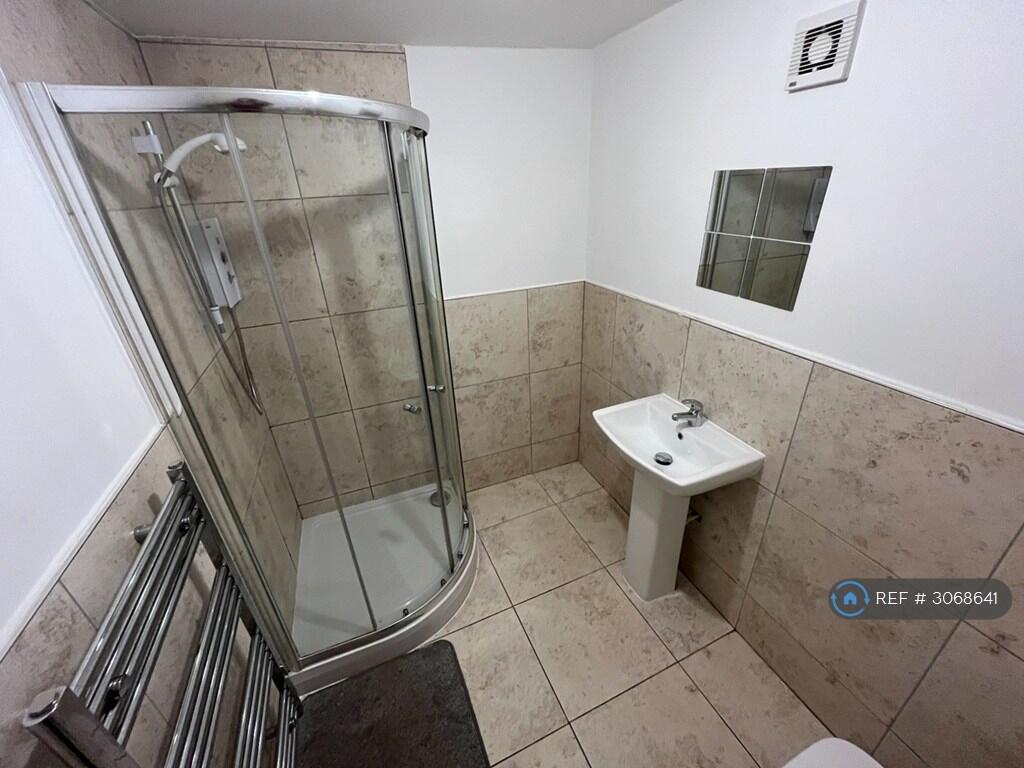 House in Newark and Sherwood, Edwinstowe - More