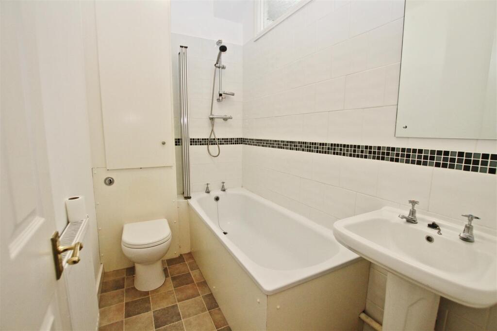 Apartment in Southend-on-Sea, Essex - View 3