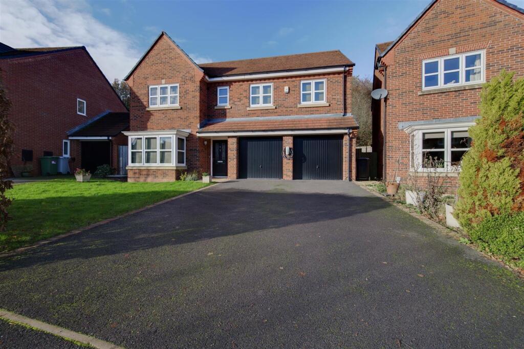 5 bedroom detached house for sale in Danebridge Place, Congleton, CW12