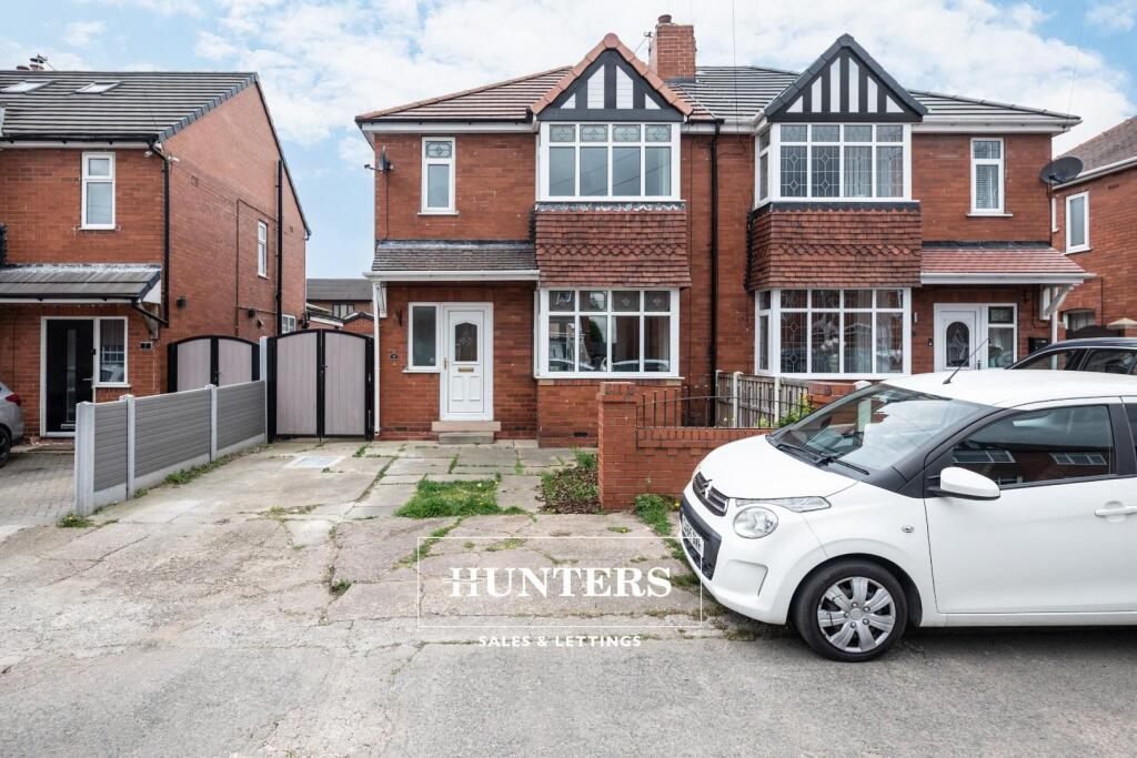 3-bed semi-detached on Woodlands Avenue, Castleford, £215,000