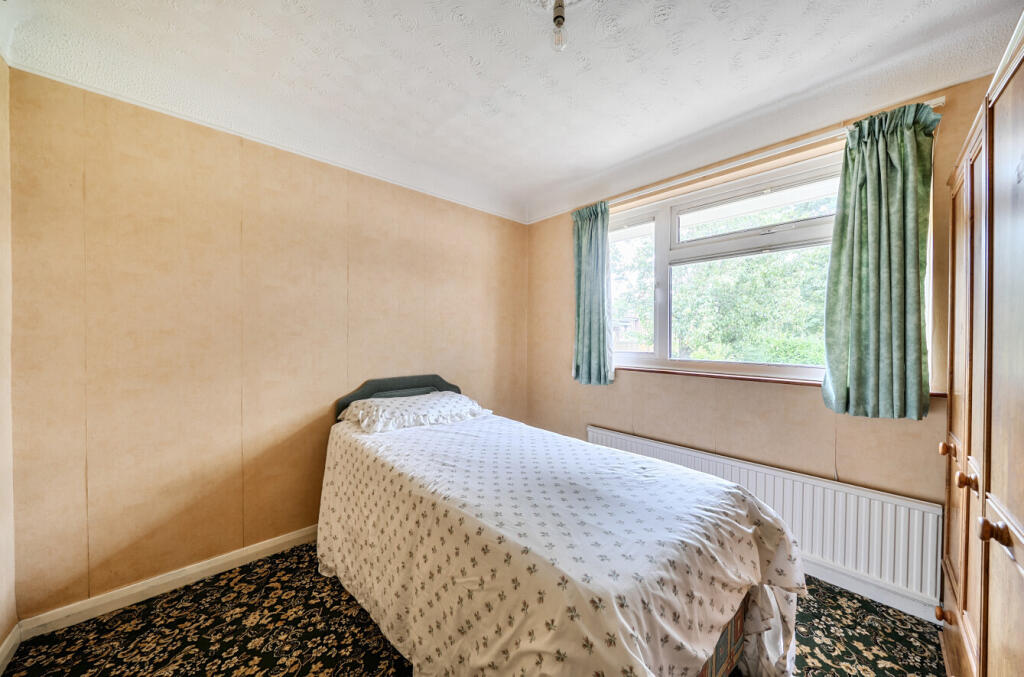 House in Eastleigh, Peverells Wood, Chandler's Ford - More