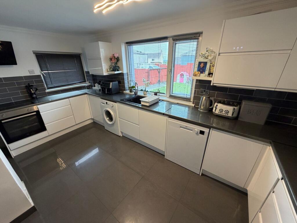 House in Llanybydder - View 3