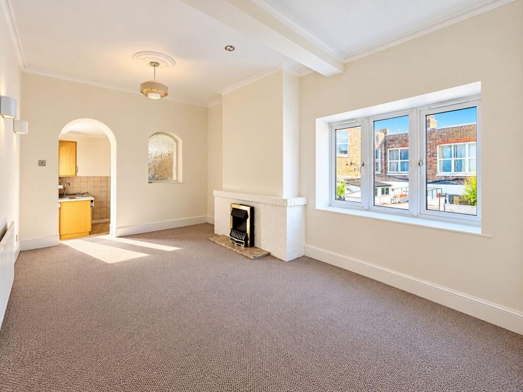 Apartment in Bexhill-on-Sea, Central - View 2