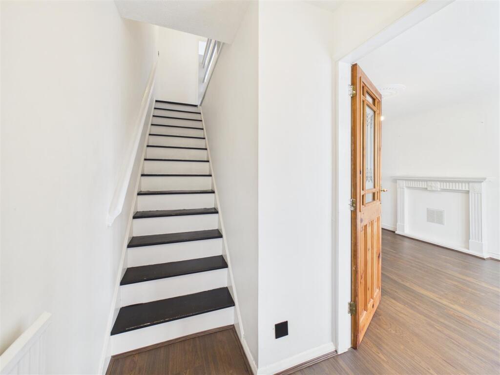 House in Gedling, Nottinghamshire - View 4