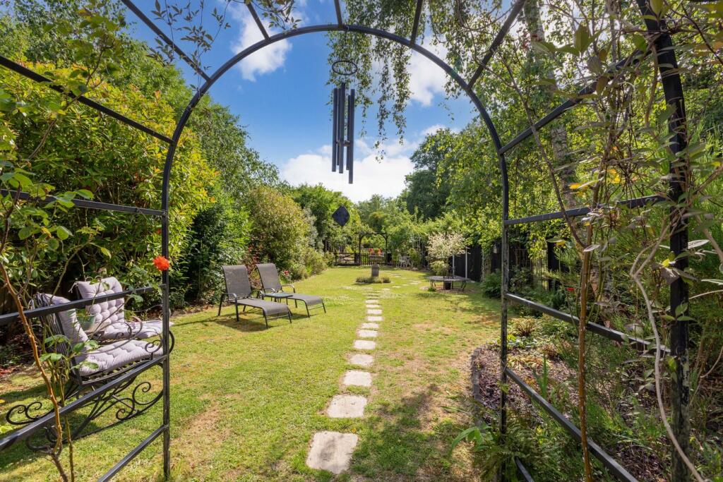 Main image of property: Kiln Hill, Maidenhead, SL6
