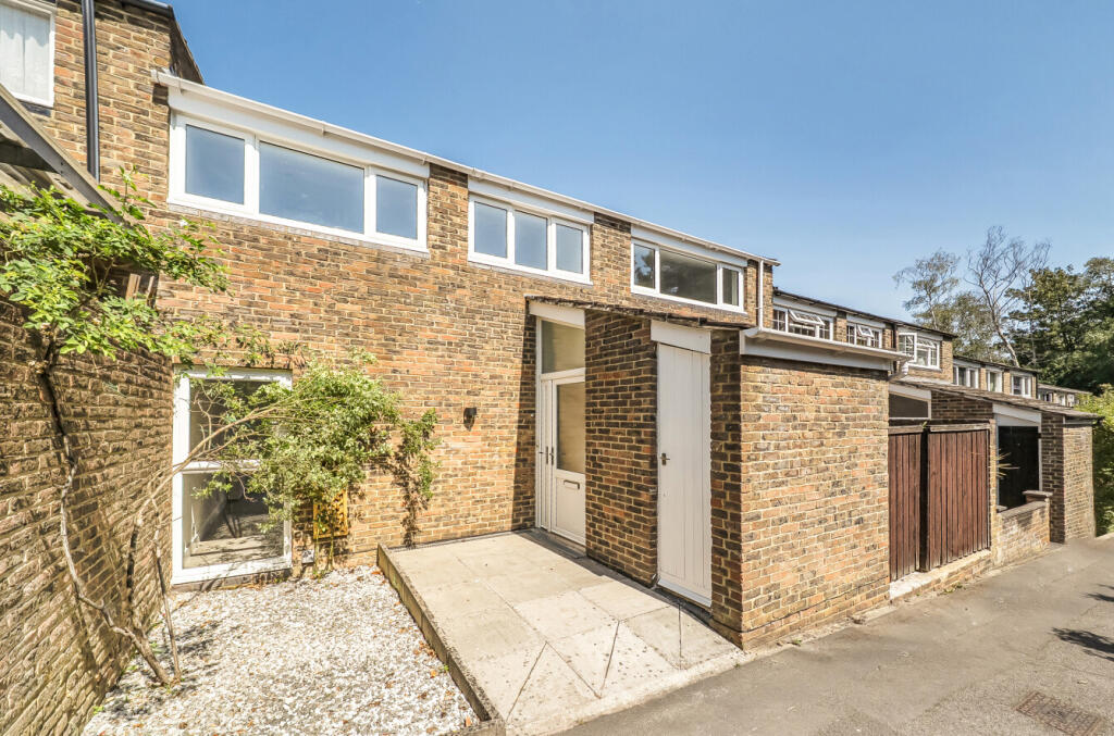 Main image of property: Lingwood, Bracknell, Berkshire