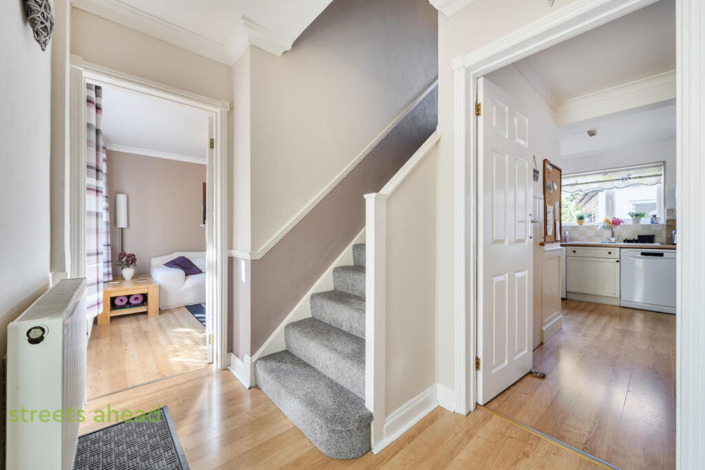 House in Croydon - View 5