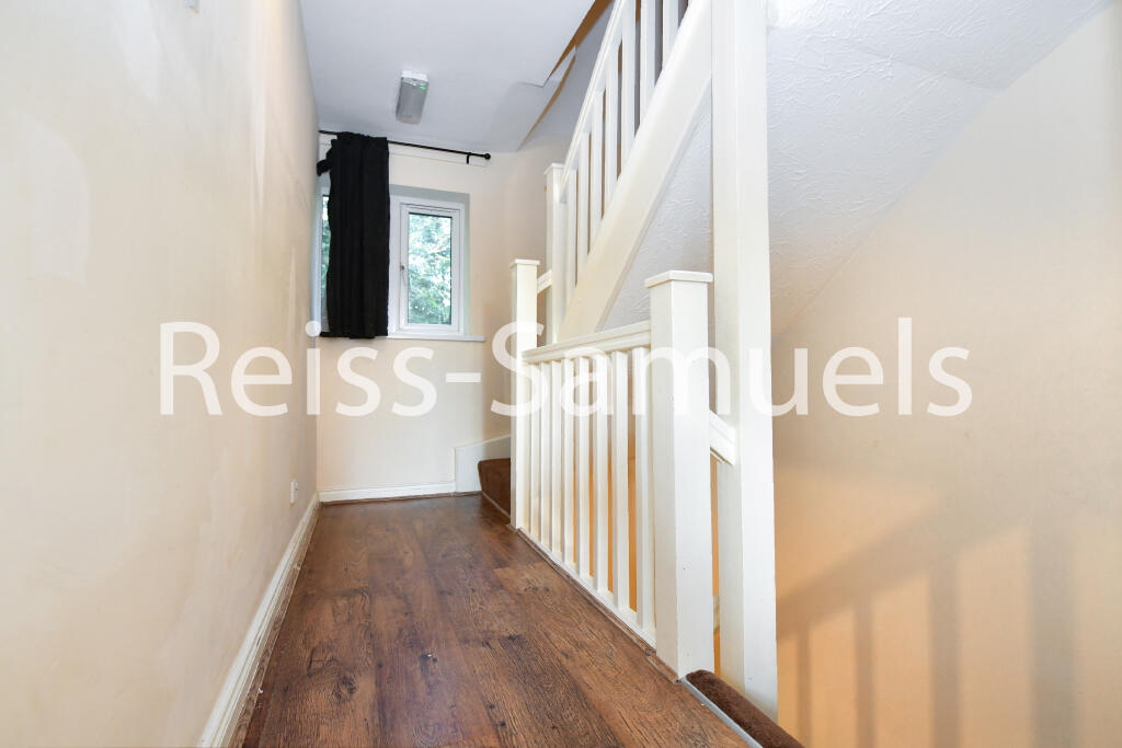 6 bedroom semi-detached house for rent