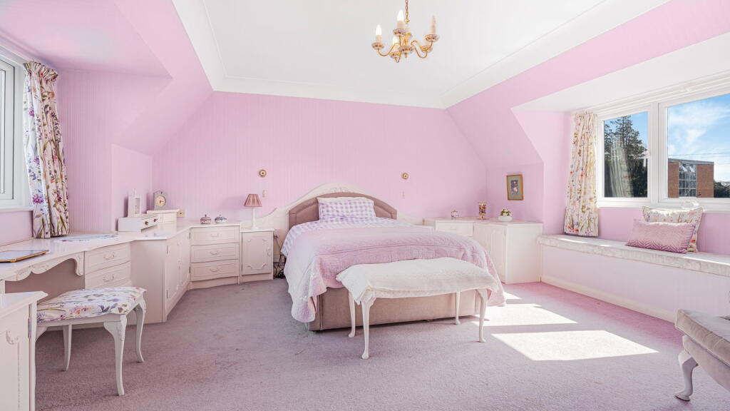 Additional image 16 of El Castano, Hampton Lane