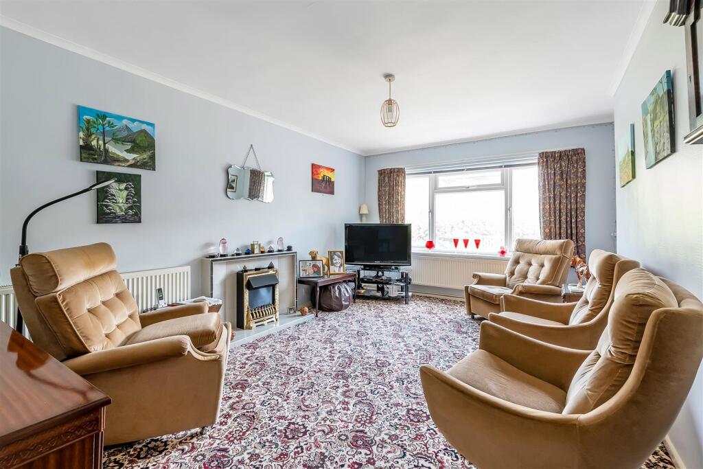 Apartment in Mole Valley, Surrey - More