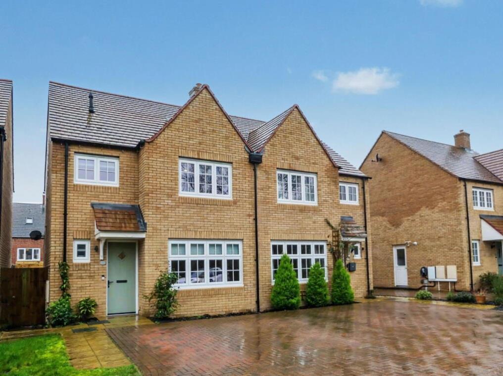 Main image of property: Banbury, Oxfordshire, OX16