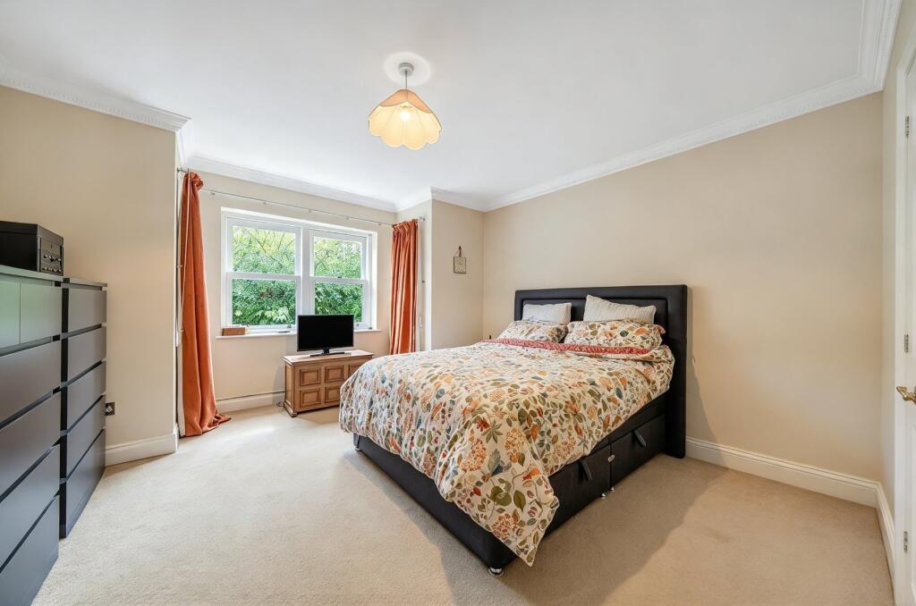 House in Woking, Surrey - View 3
