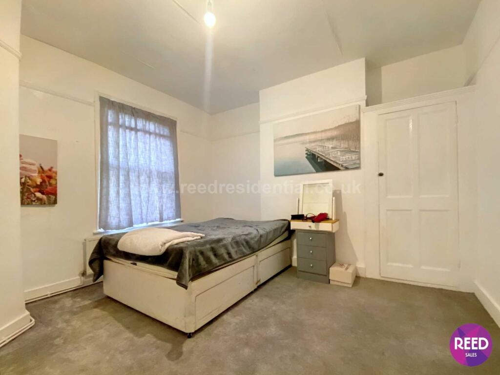 Apartment in Southend-on-Sea, Essex - View 4