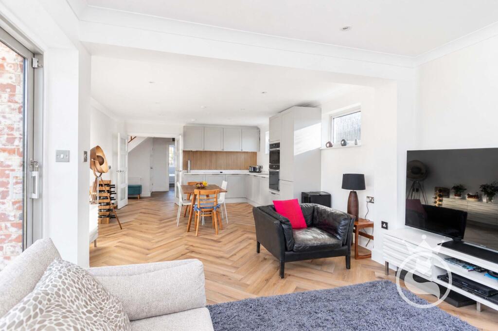 Frankland Crescent, Poole, BH14 photo 4