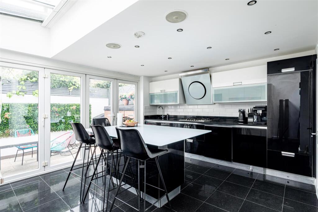House in London - View 5