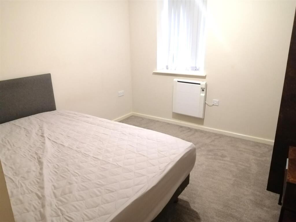 Apartment in Trafford, Greater Manchester - View 5