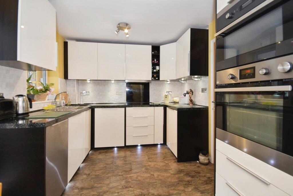 House in Chesterfield, Derbyshire - View 2