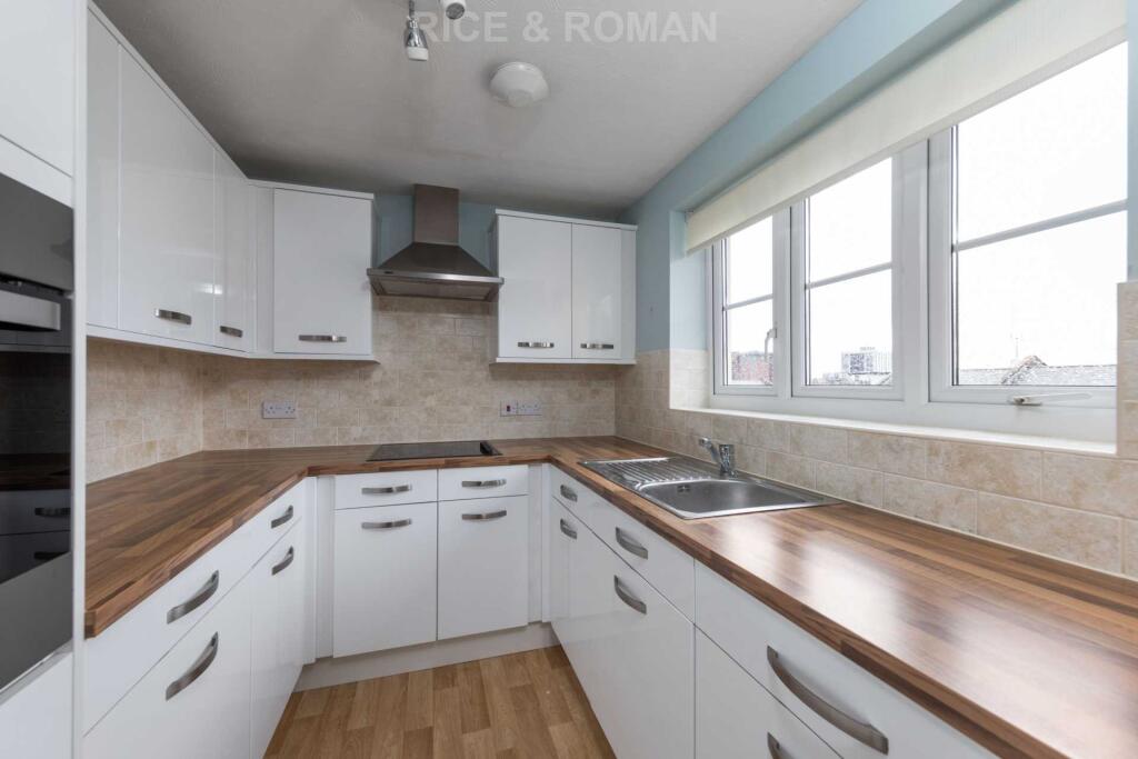 Churchfield Road, Walton On Thames photo 4