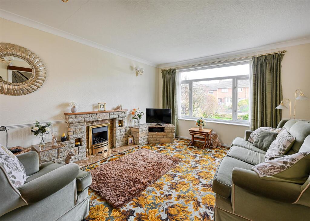149 Pendeford Avenue, Tettenhall, Wolverhampton, WV6 9EP photo 2