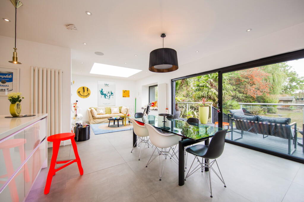 House in Tunbridge Wells, High Brooms, St James - More