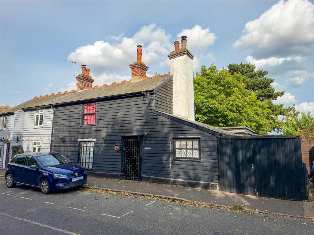 House in Clacton-on-Sea, St. Osyth