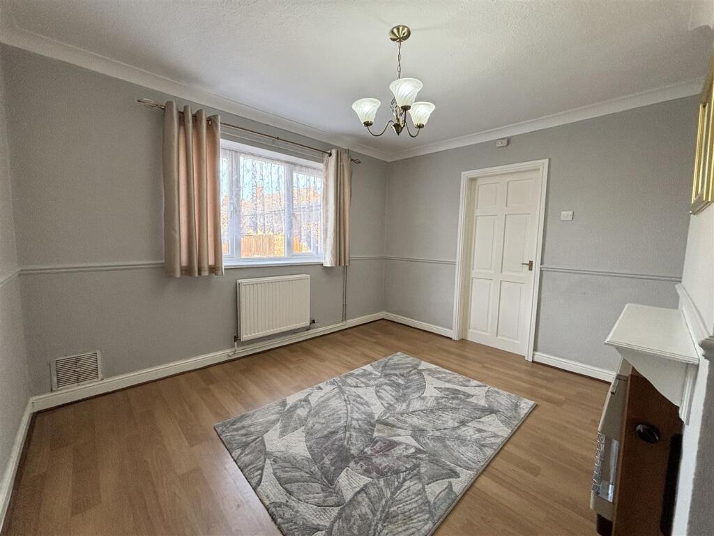 Broadley Crescent, Louth, LN11 photo 5