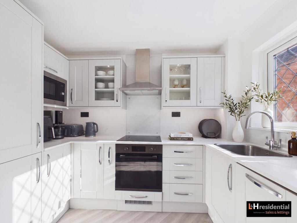 House in Hertsmere, Elstree and Borehamwood - View 2