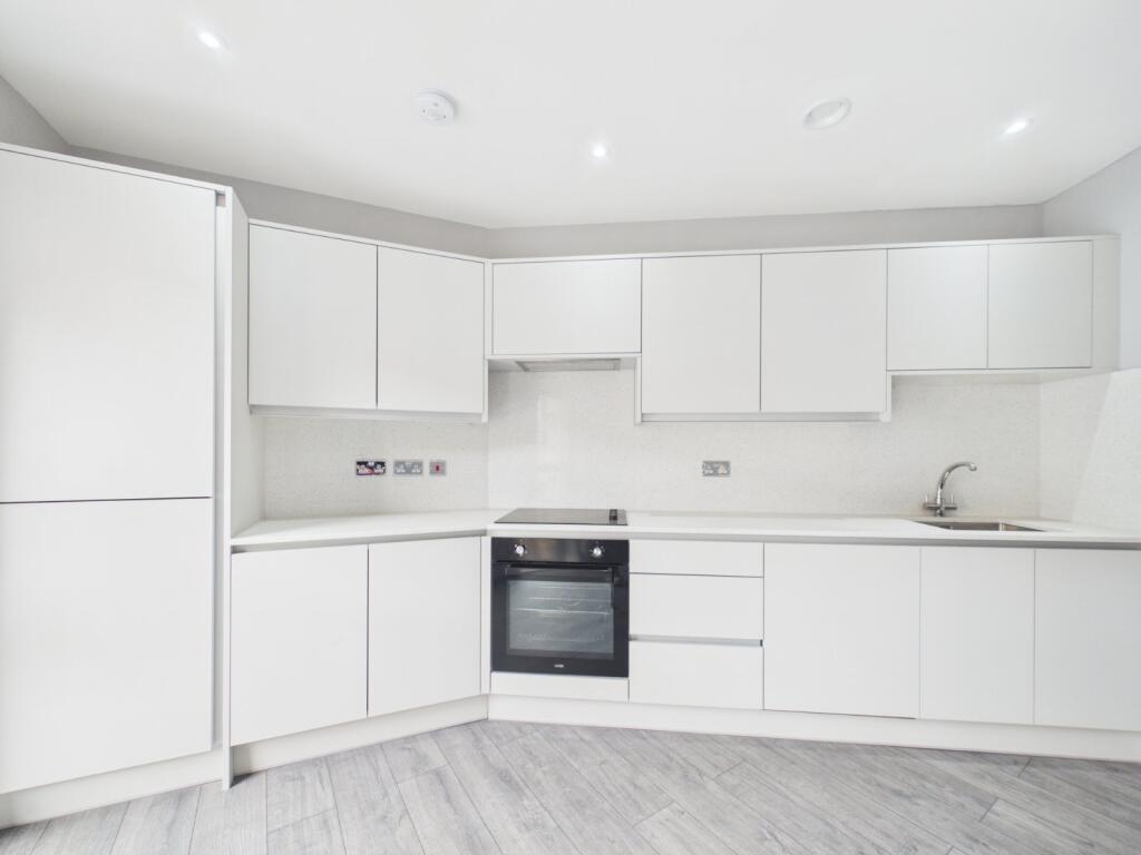 Apartment in Ilford - View 3