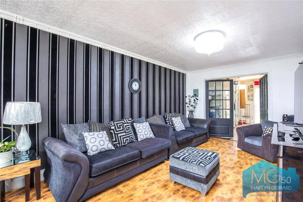 House in London, Colney Hatch - More