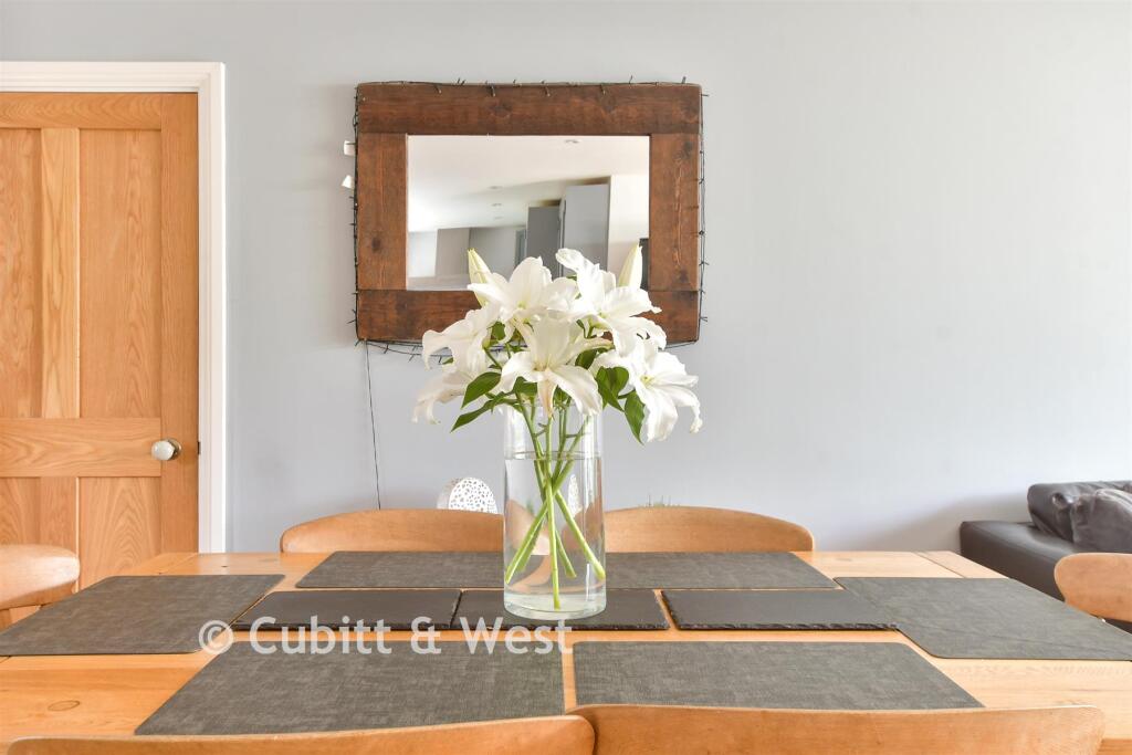House in East Grinstead, Felbridge - View 5