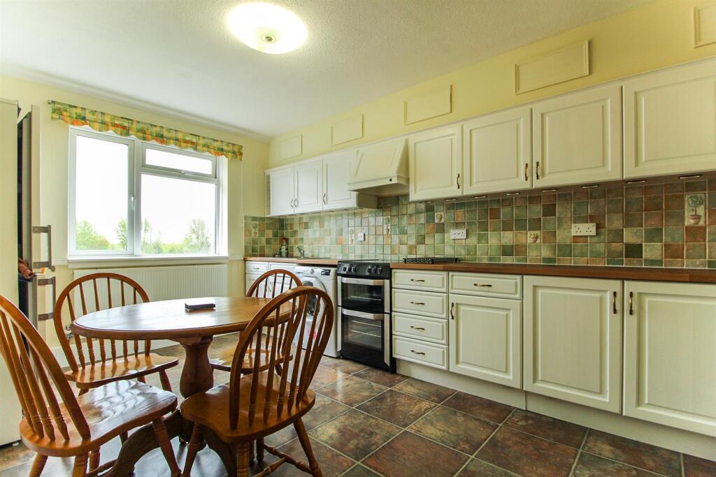 Apartment in Slough - View 3