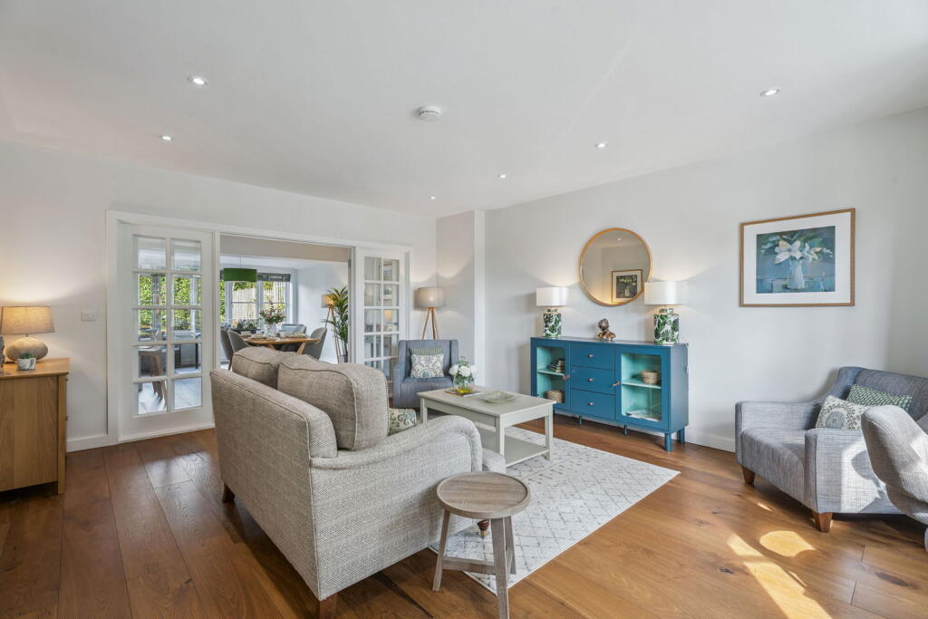 House in Dacorum, Hertfordshire - More