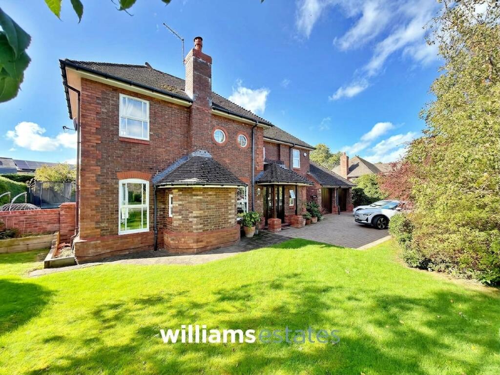 4-bed detached on Oak Close, St. Asaph, LL17, £620,000