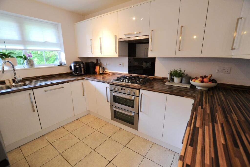 Park Close, Old Hatfield photo 4